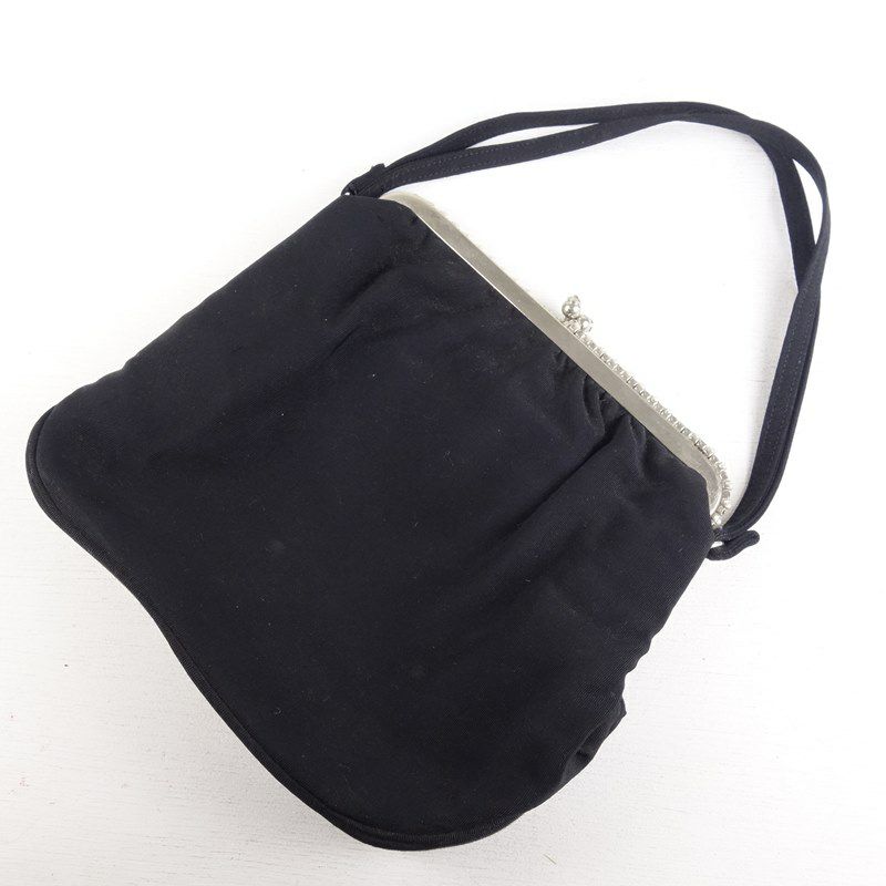 古着のがま口ハンドバッグ