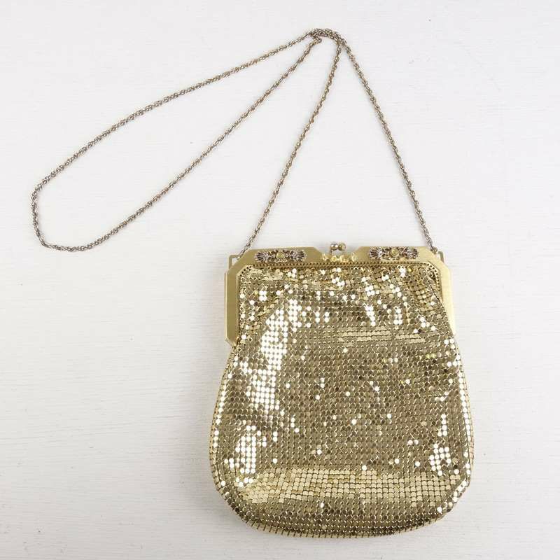 古着のがま口型パーティーバッグ