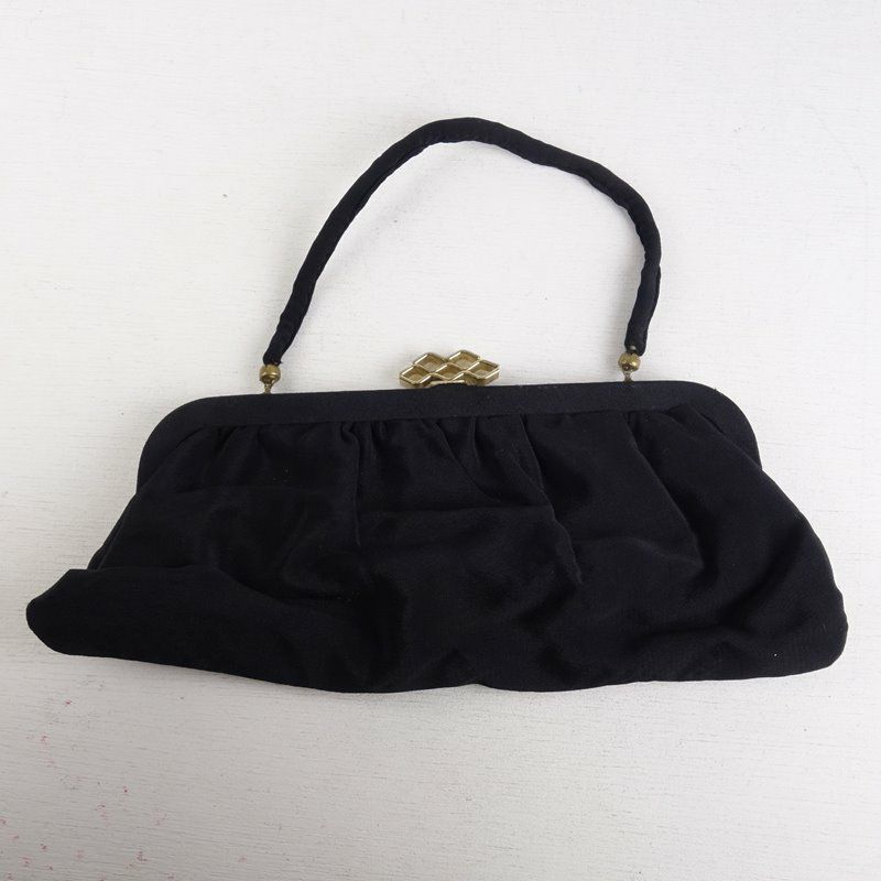 古着のがま口型ハンドバッグ