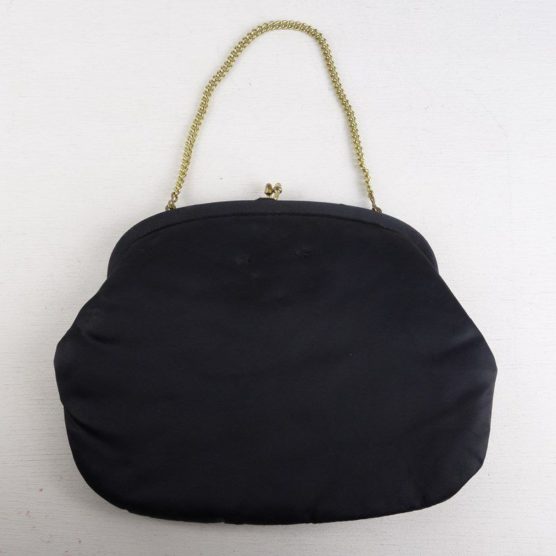 古着のがま口型ハンドポーチ