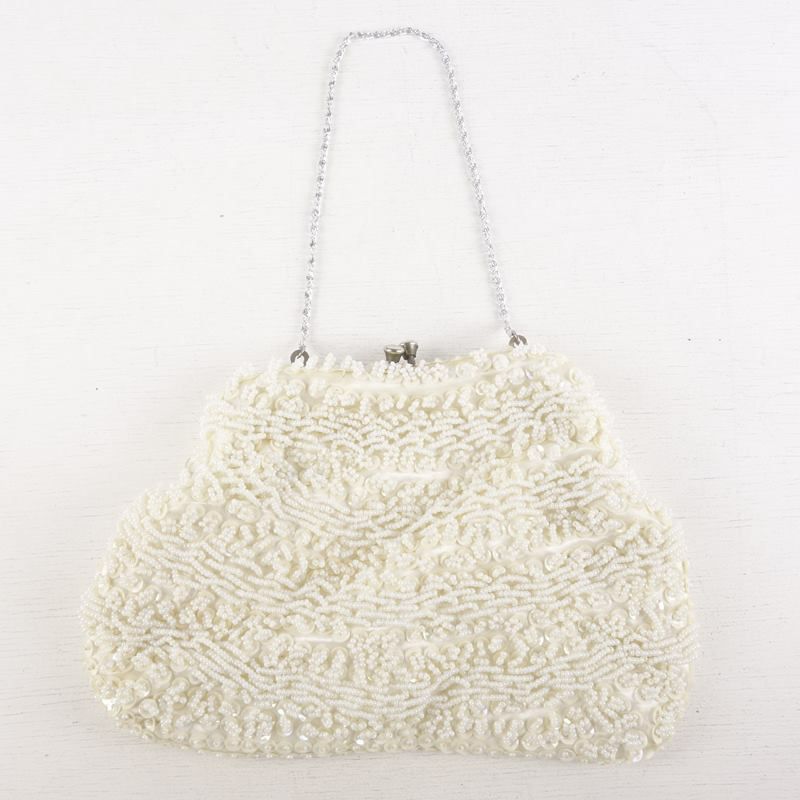 古着のがま口型スパンコール×ビーズハンドポーチ