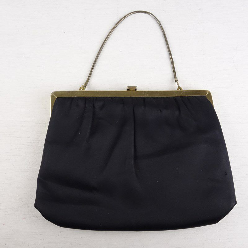 古着のがま口ハンドバッグ