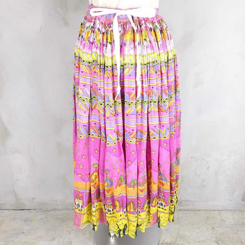 古着の総柄エスニックスカート