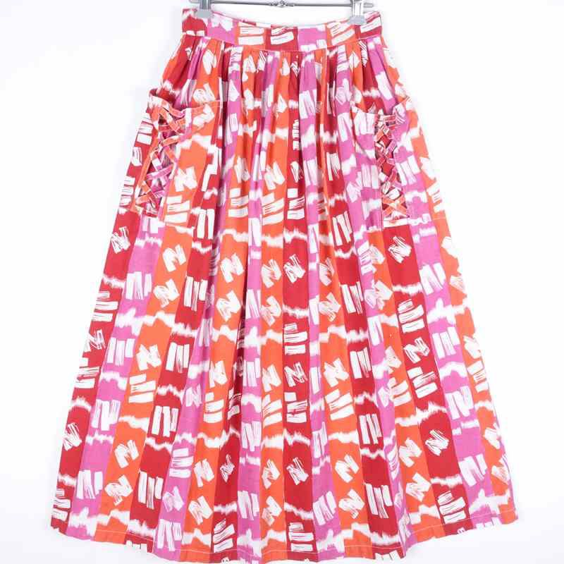 古着の総柄フレアスカート