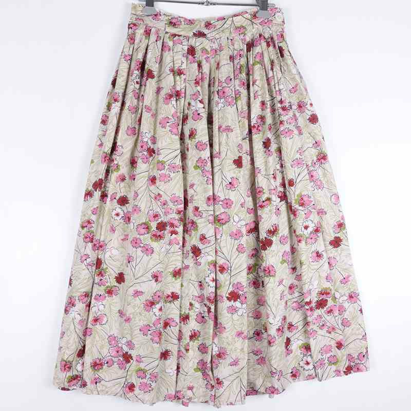 古着の花柄フレアスカート
