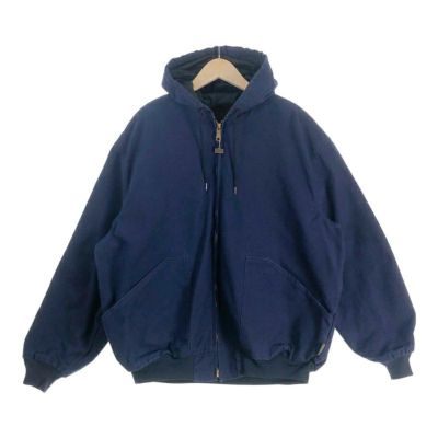 人気のスエードジャケット。形も流行のボンバー型で着回しも抜群です。