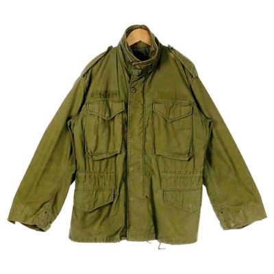 人気のスエードジャケット。形も流行のボンバー型で着回しも抜群です。